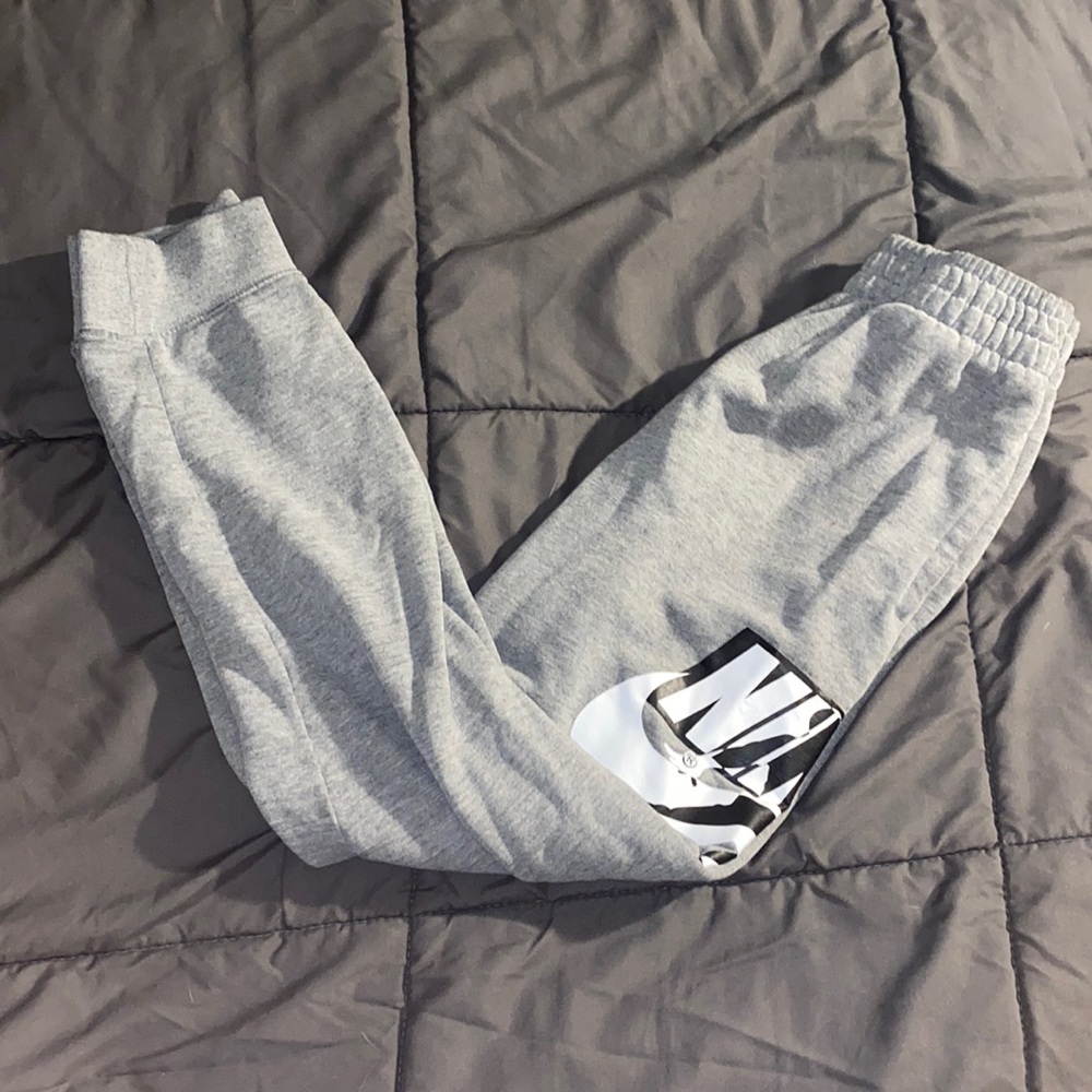 Nike/Jordan grey tapered sweatpants size large in kids
